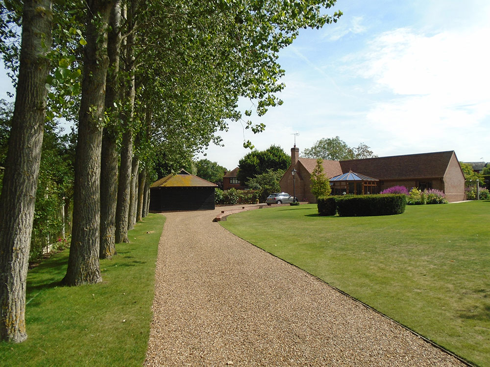 Driveway leading up to the detached annexe